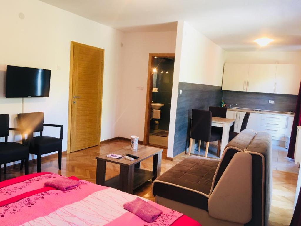 Apartments Konak Високо Экстерьер фото
